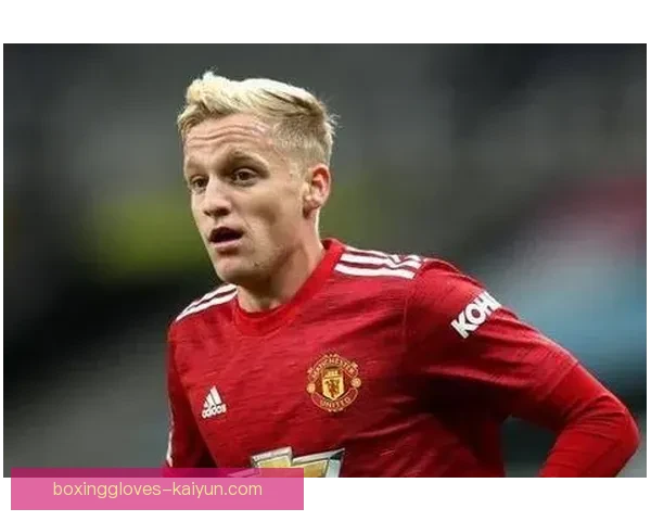 伊萨克防守参与度持续提升，展现出良好的全能表现和防守意识。