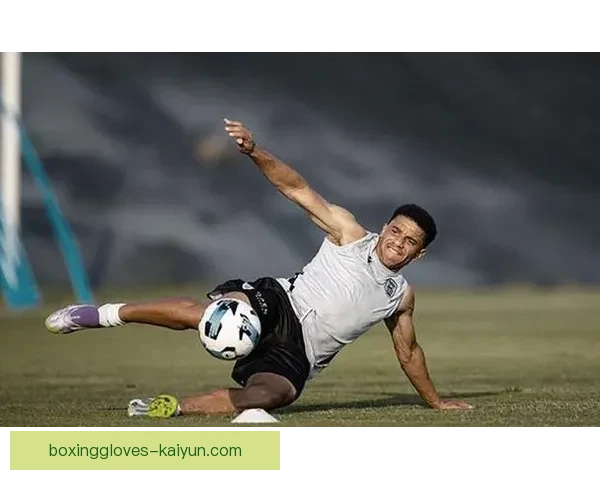 非洲足球传奇球星状态回暖，继续在国际赛场展现竞争力