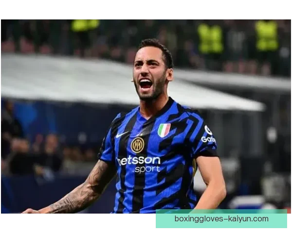 土耳其恰尔汗奥卢中场表现稳健，状态逐渐回暖引人关注